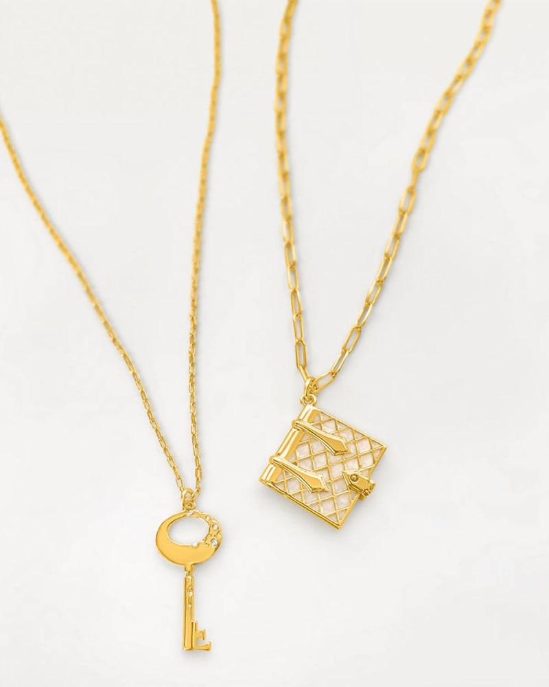 Women'S Secret Diary Book Locket And Key Pendant Gift Set in Pearl/Gol